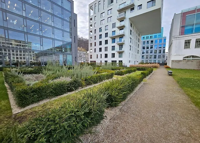 Bijou House In A Private Garden! *