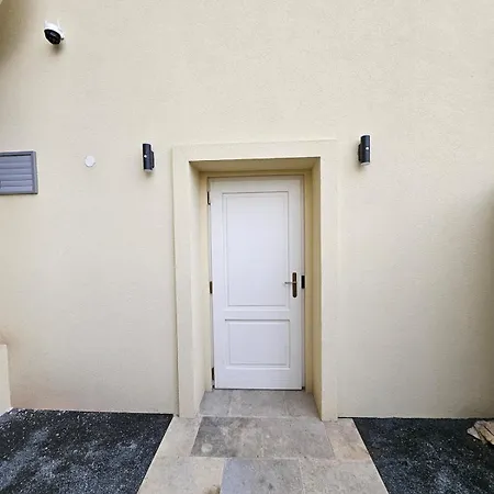 Daire Bijou House In A Private Garden! Prag