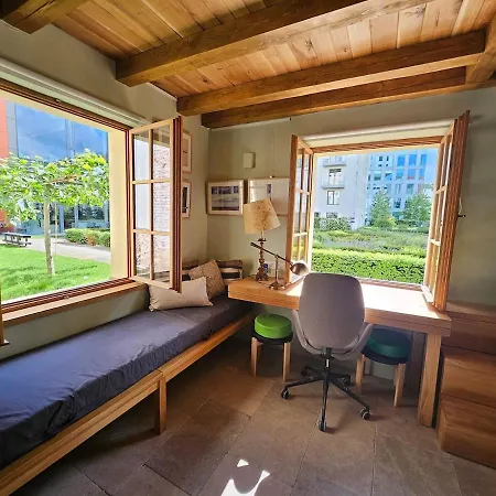 Bijou House In A Private Garden! * Prag