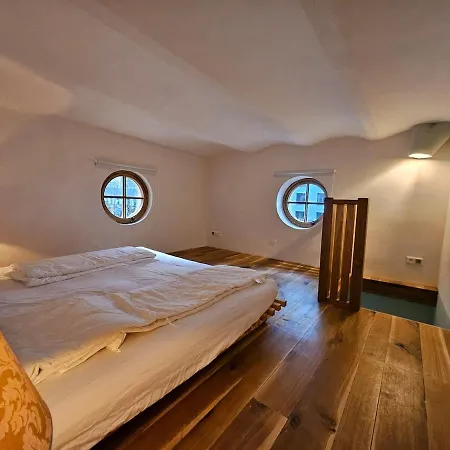 Bijou House In A Private Garden! Prag
