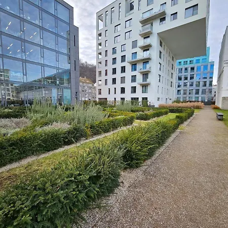 Bijou House In A Private Garden! *