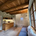 Bijou House In A Private Garden! Apartment Prague